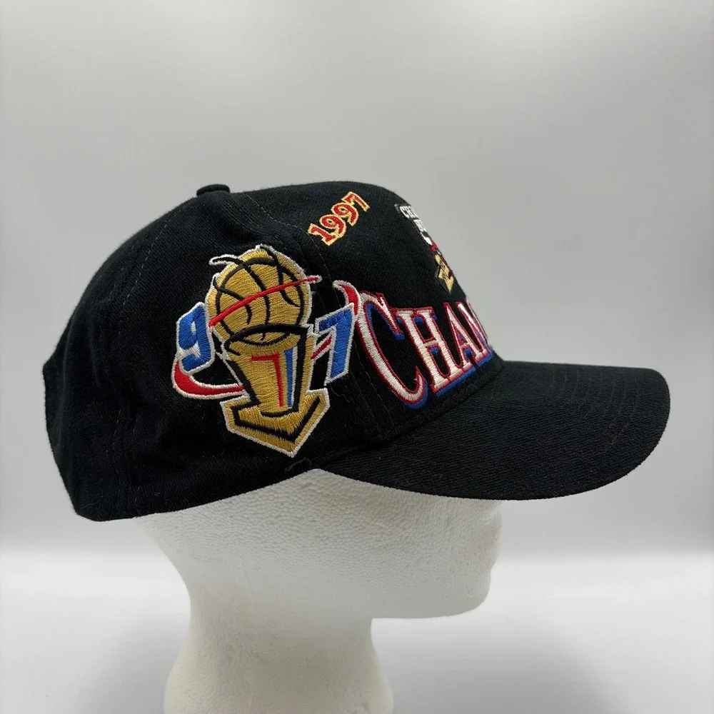 Vintage Chicago Bulls Snapback Hat Mens OSFA Black NBA Basketball 1997 Champions